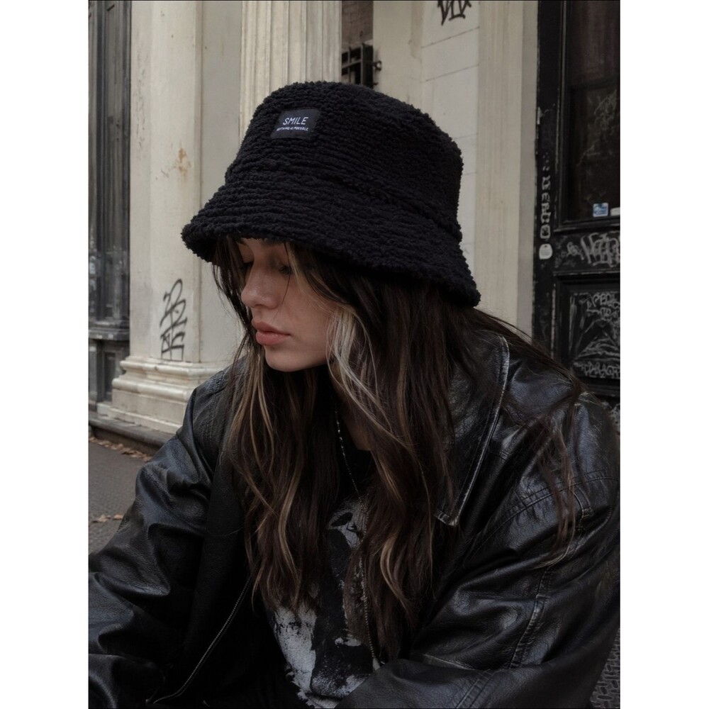 Black Teddy Sherpa Bucket Hat XS/S Cozy Soft Girl Minimalist Winter Indie Sleaze